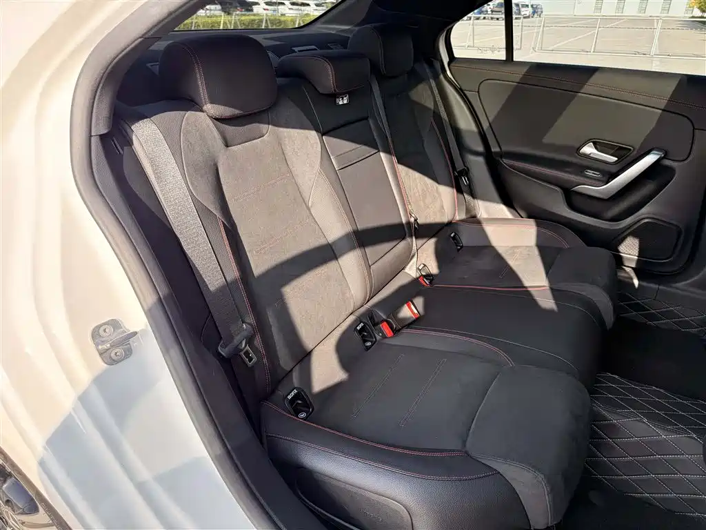 Mercedes-Benz A-Class 2024 — фото 15