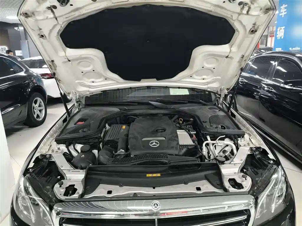 Mercedes-Benz E-Class 2019 — фото 20