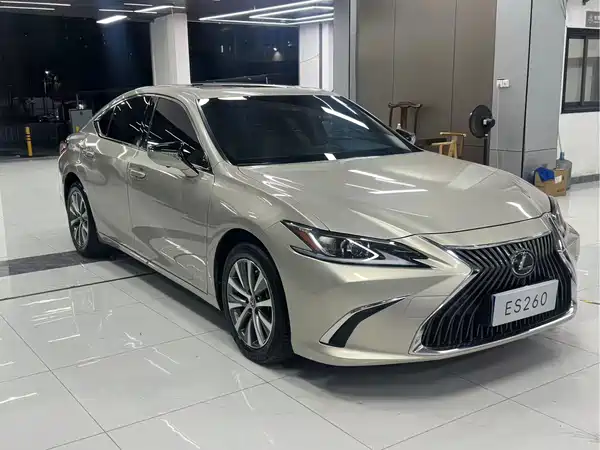 Lexus ES 2020