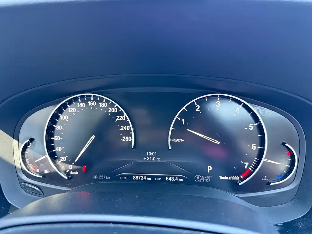 BMW 5 Series 2017 — фото 10