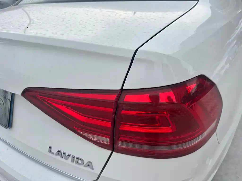 Volkswagen Lavida 2017 — фото 16
