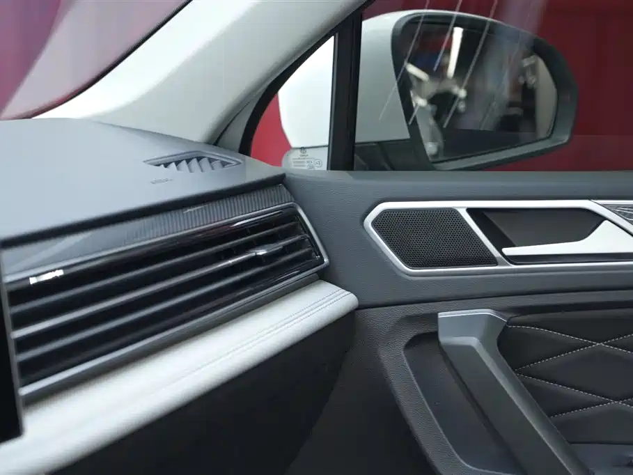Volkswagen Tiguan L 2023 — фото 14