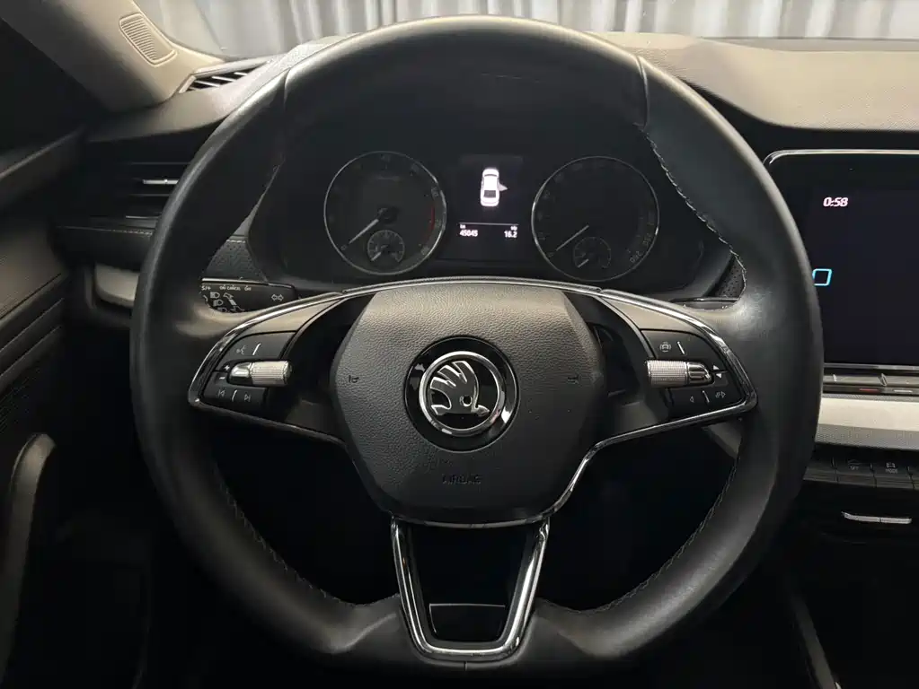 Skoda Octavia 2022 — фото 12