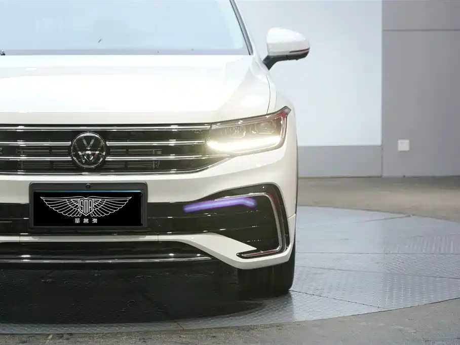 Volkswagen Tiguan L 2023 — фото 3