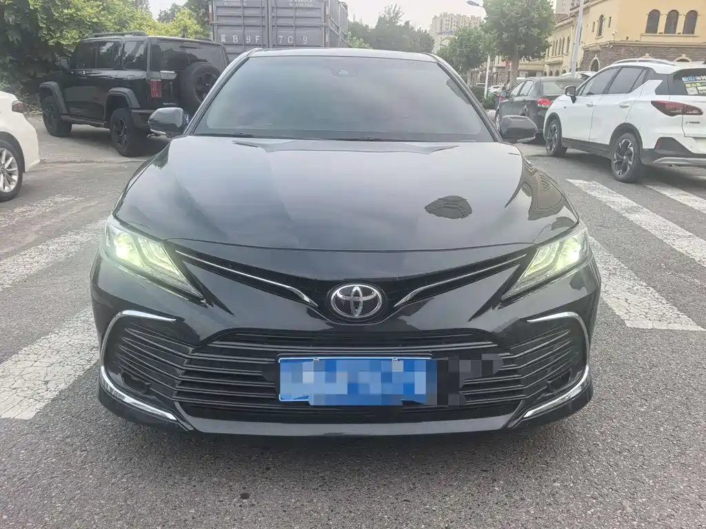 Toyota Camry 2022 — фото 2