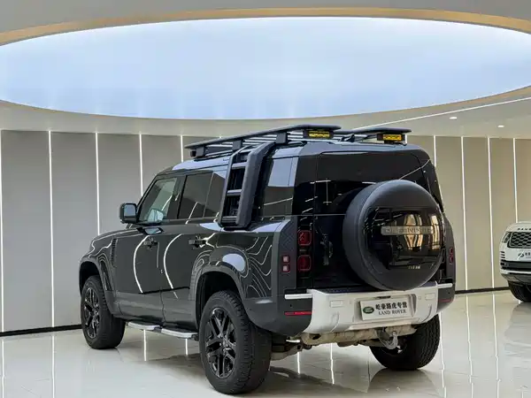 Land Rover Defender 2022