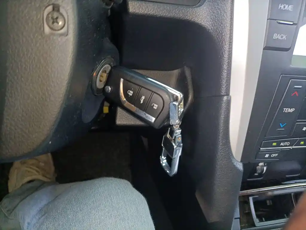 Toyota Camry 2015 — фото 11