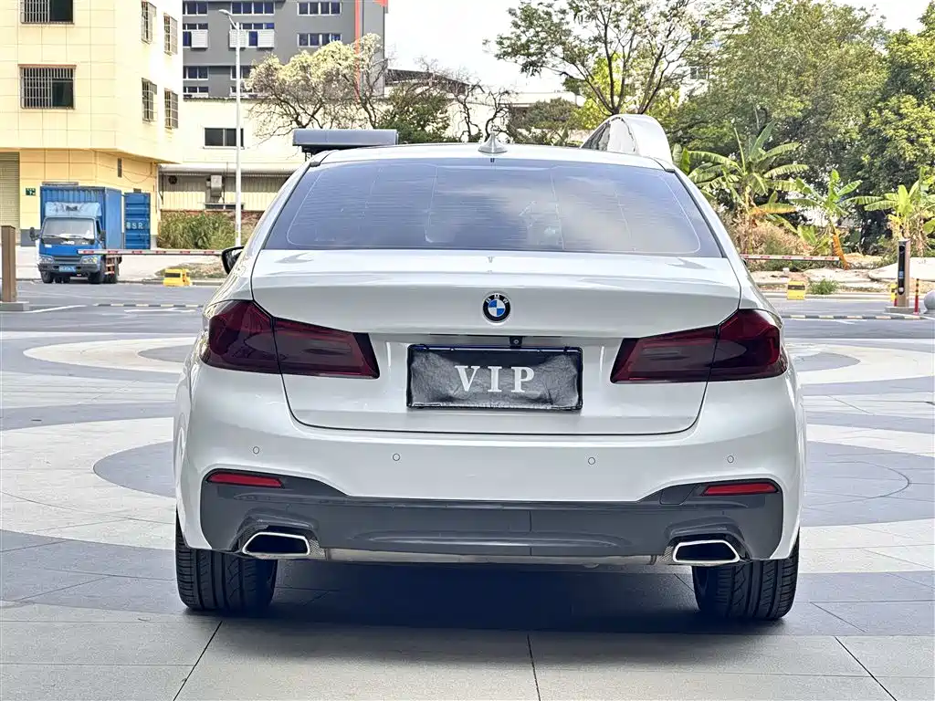 BMW 5 Series 2018 — фото 8
