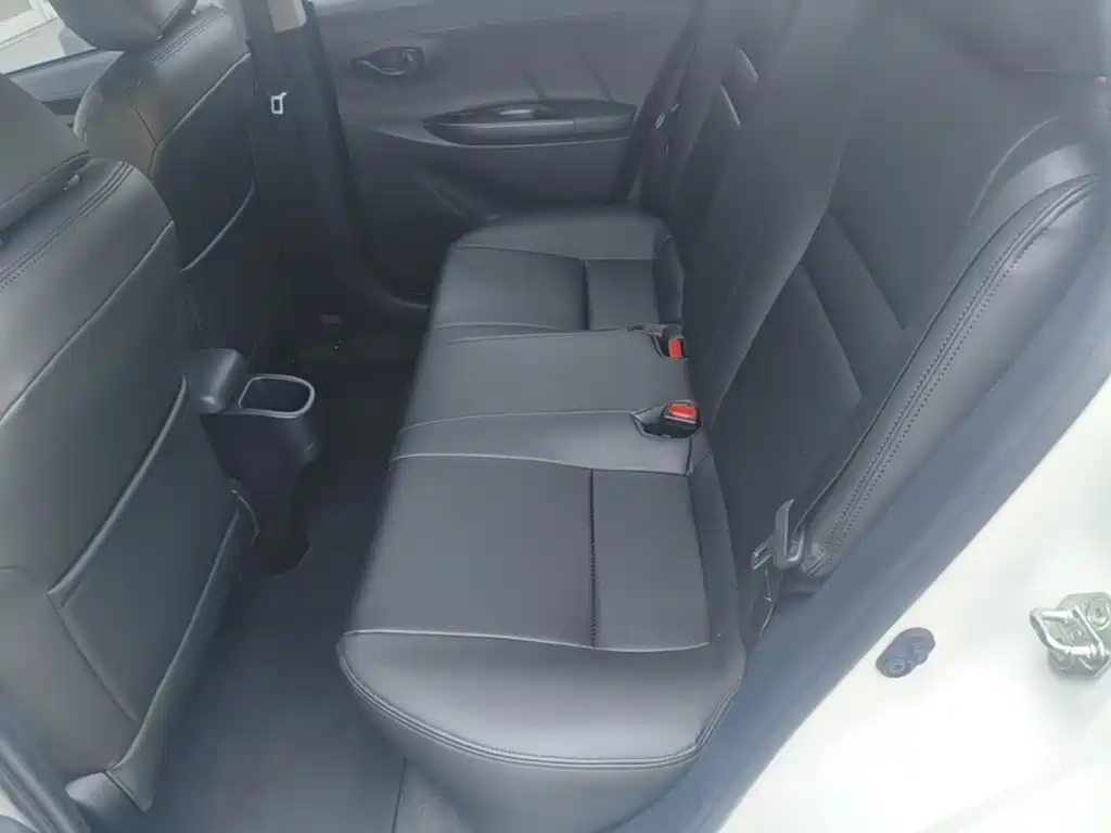 Toyota Yaris L 2021 — фото 17