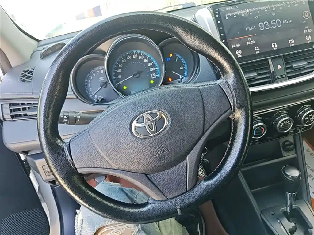 Toyota Yaris L 2018 — фото 11
