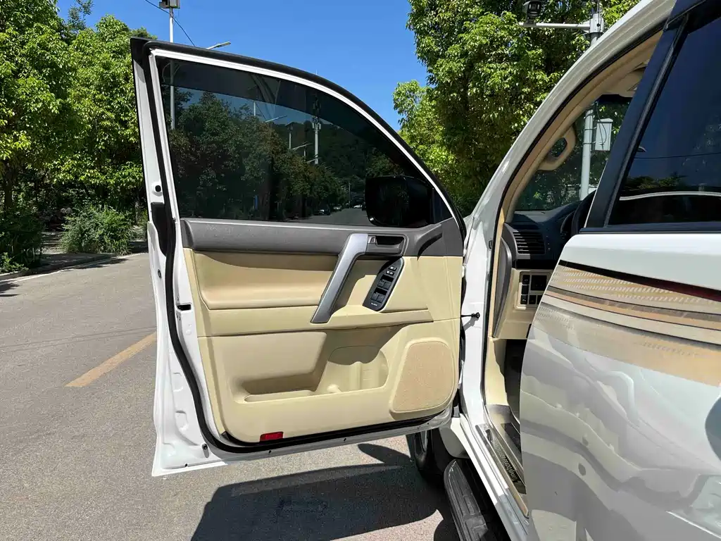 Toyota Prado 2016 — фото 18