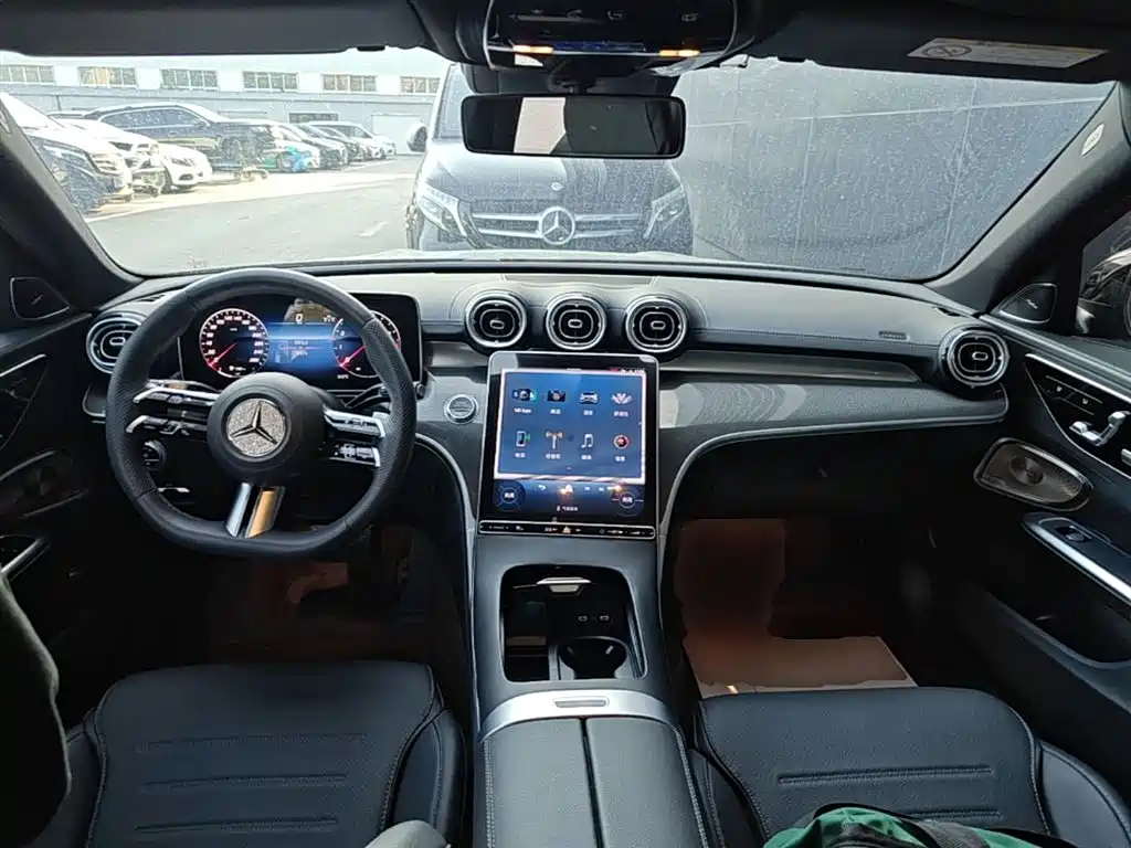 Mercedes-Benz C-Class 2023 — фото 10