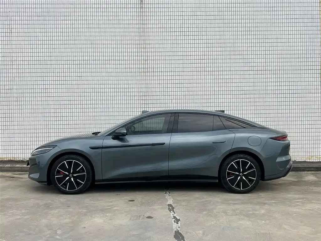 BYD Han L 2025
