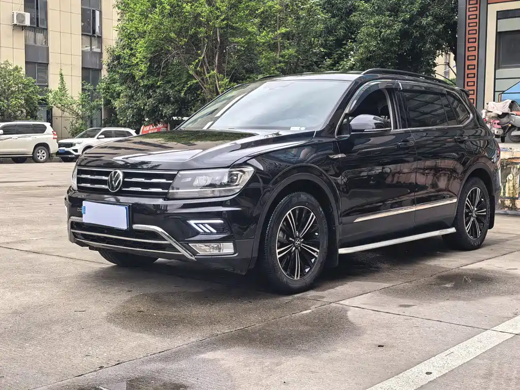 Volkswagen Tiguan L 2021 — фото 1