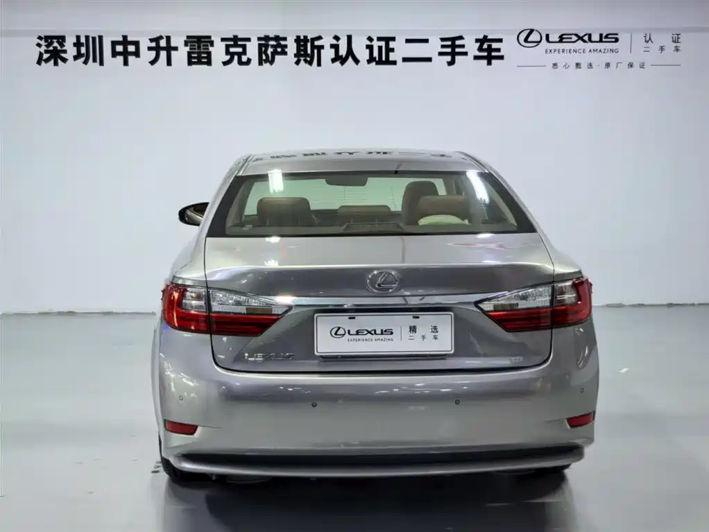 Lexus ES 2018 — фото 14