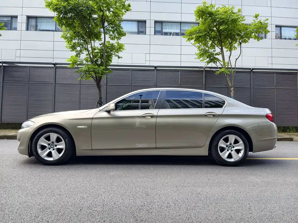 BMW 5 Series 2011 — фото 20