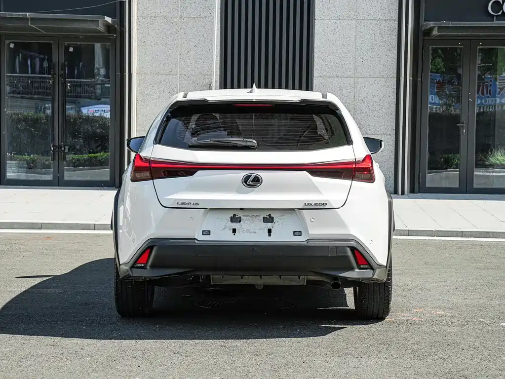 Lexus UX 2021