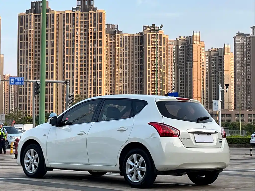 Nissan Tiida 2015 — фото 9