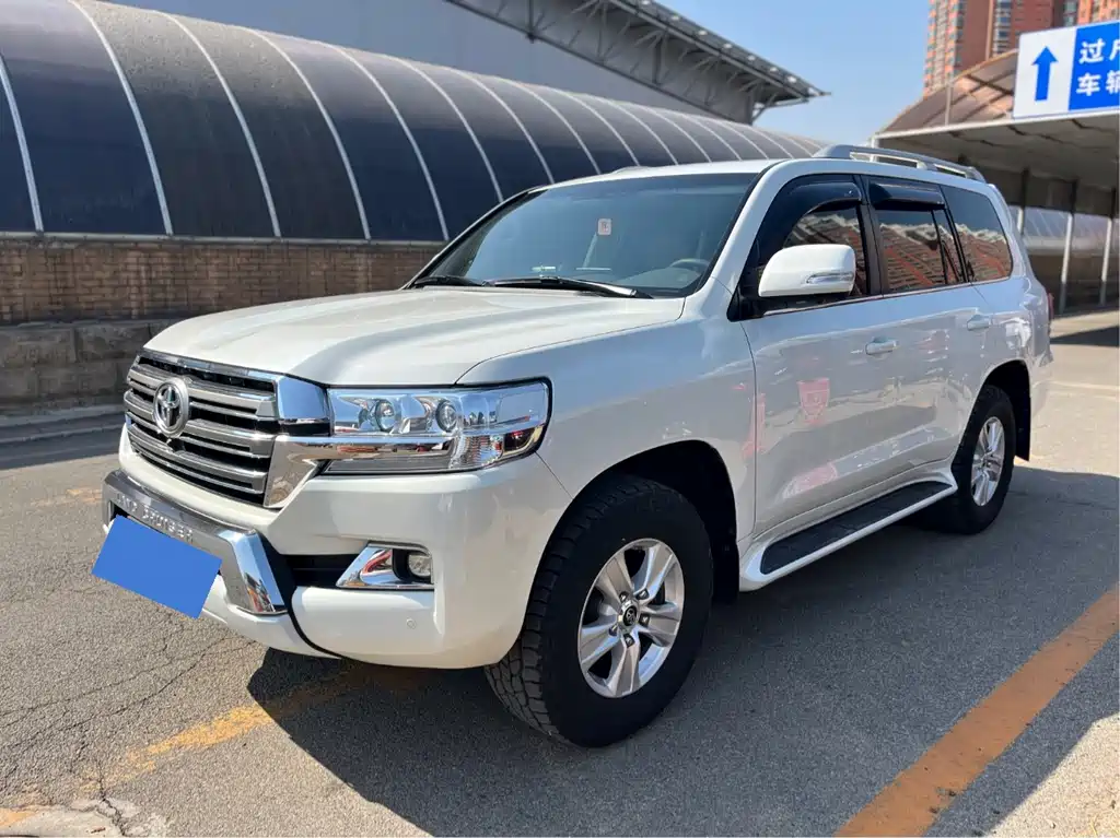 Toyota Land Cruiser 2018 — фото 1