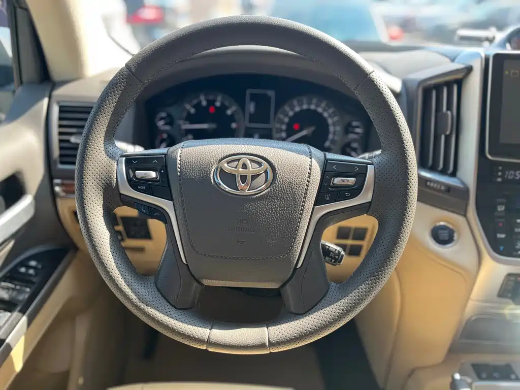 Toyota Land Cruiser 2018 — фото 16