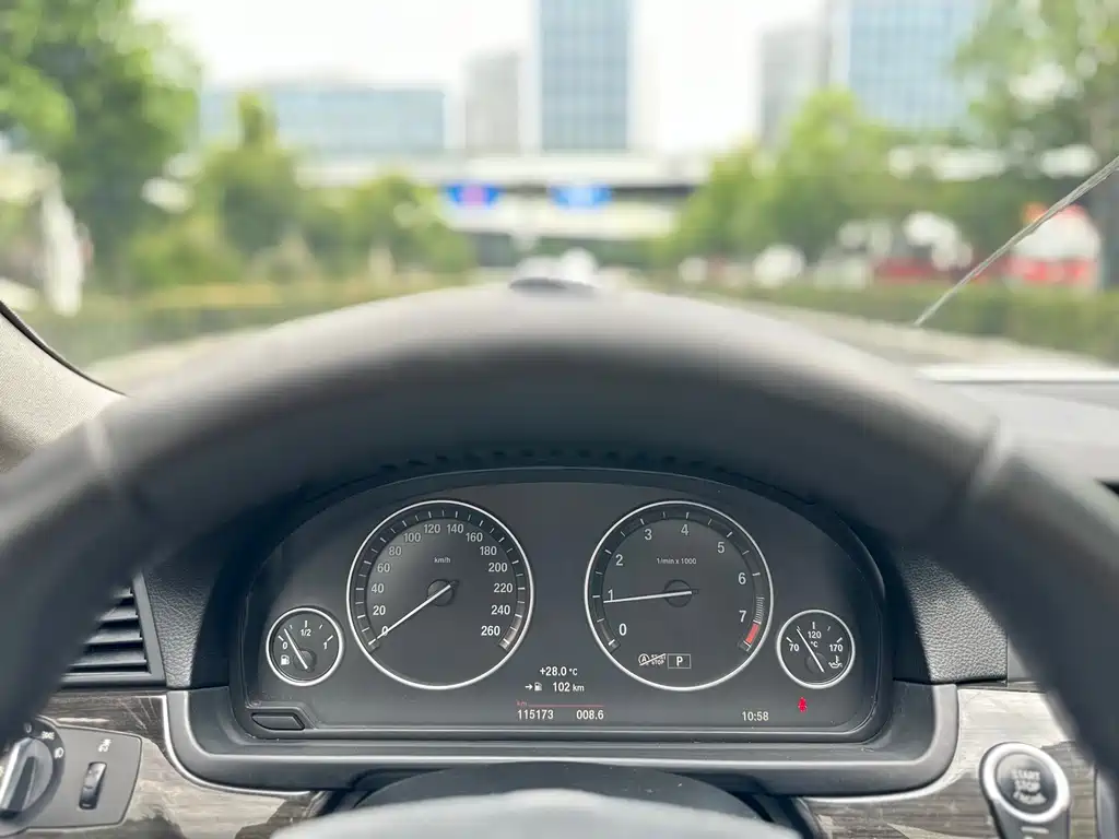 BMW 5 Series 2015 — фото 24