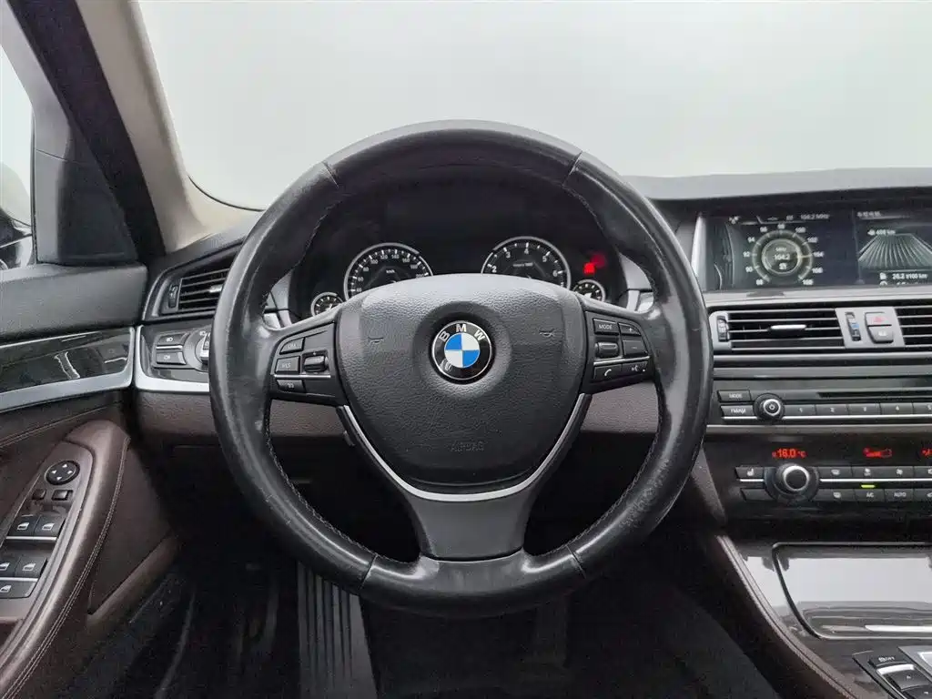 BMW 5 Series 2014 — фото 11