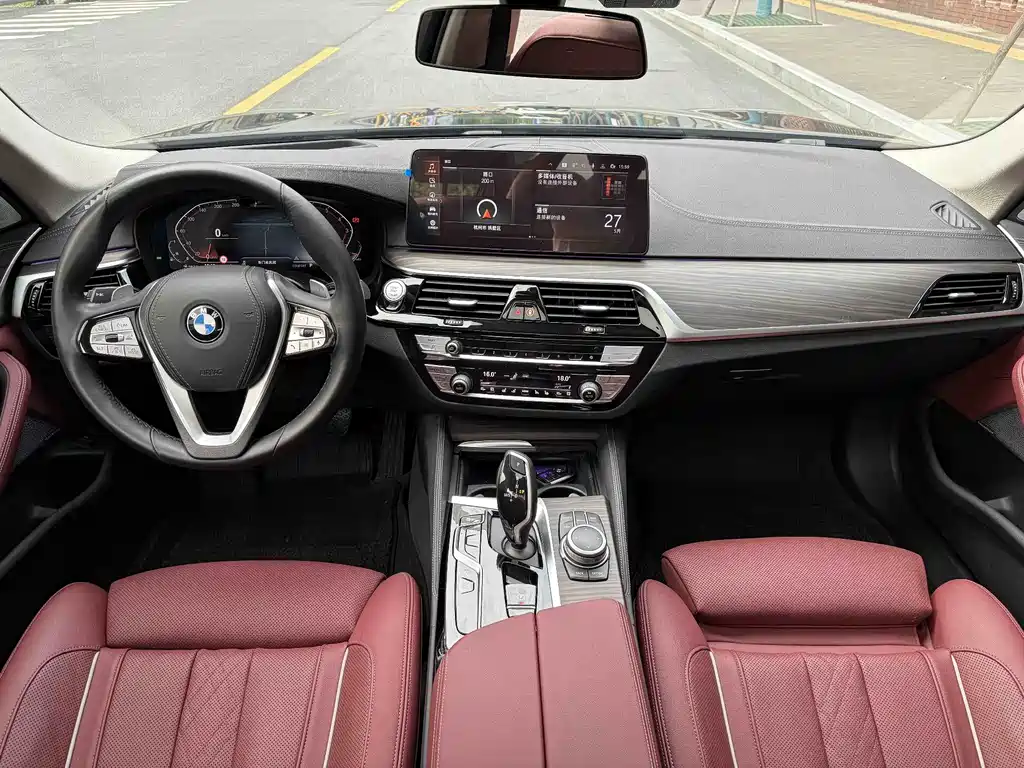 BMW 5 Series 2022 — фото 10