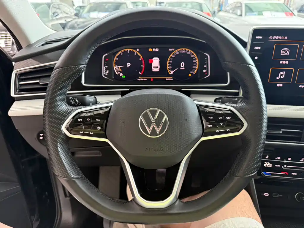 Volkswagen Tiguan L 2023 — фото 14