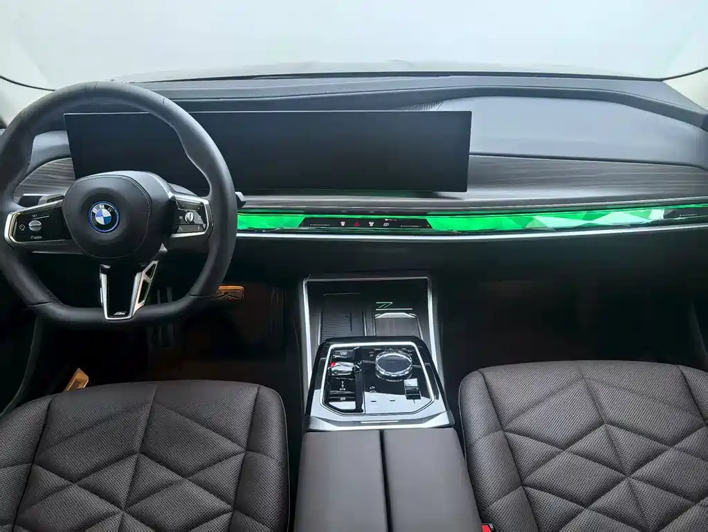 BMW i7 2025 — фото 8