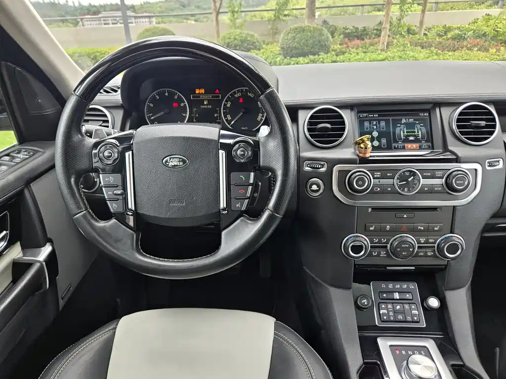 Land Rover Discovery 2014 — фото 17