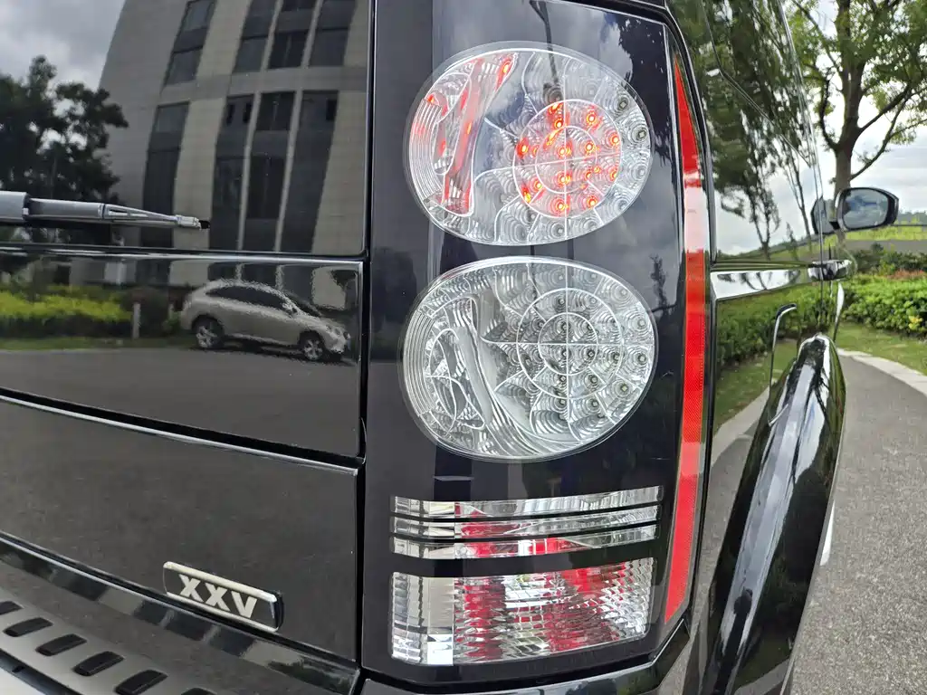 Land Rover Discovery 2014 — фото 19