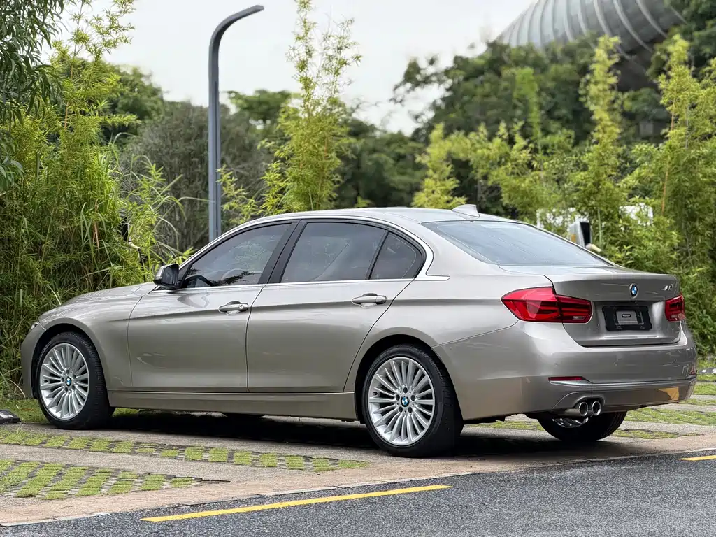BMW 3 Series 2018 — фото 14