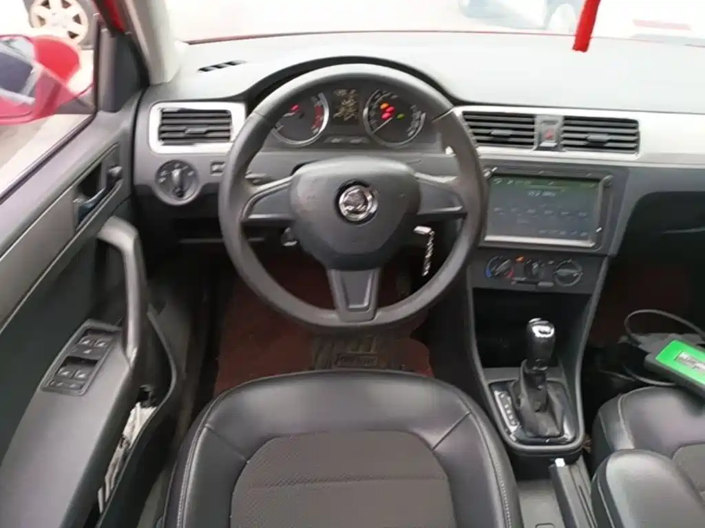 Skoda Rapid Spaceback 2016 — фото 11