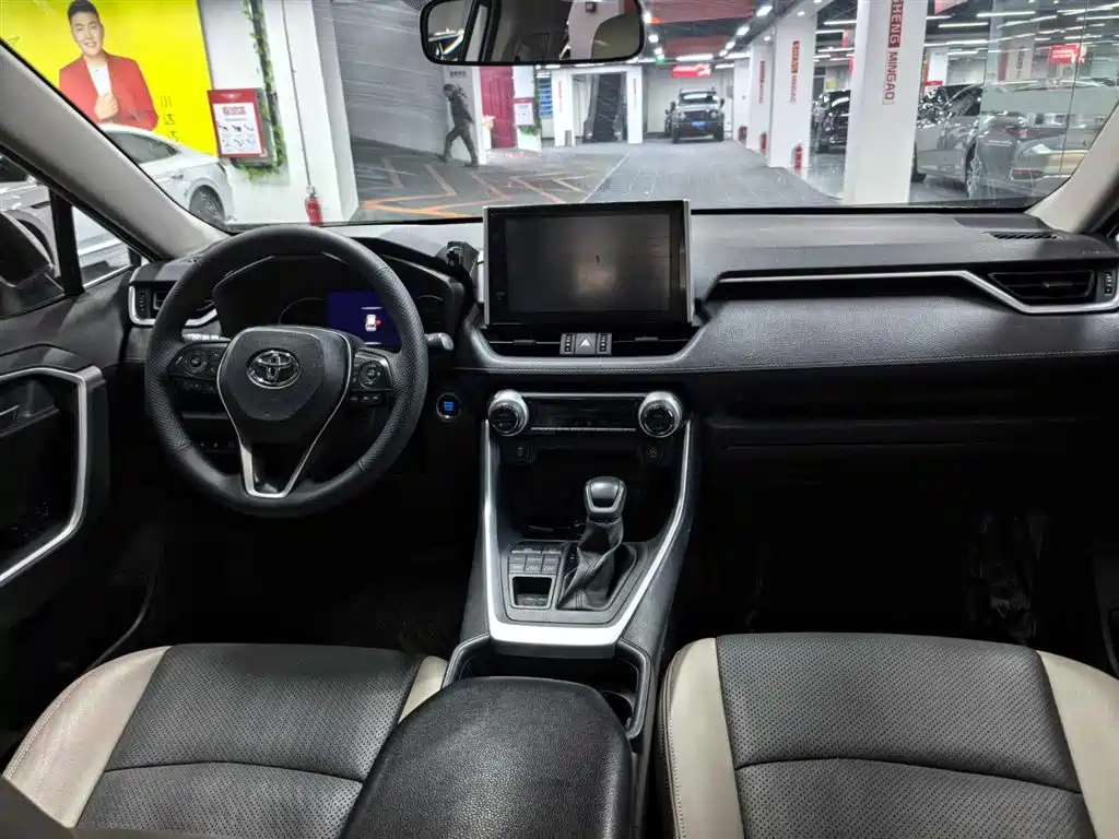 Toyota RAV4 2022 — фото 12