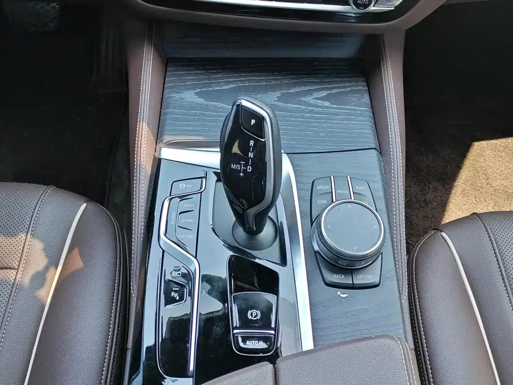 BMW 5 Series New Energy 2021 — фото 13