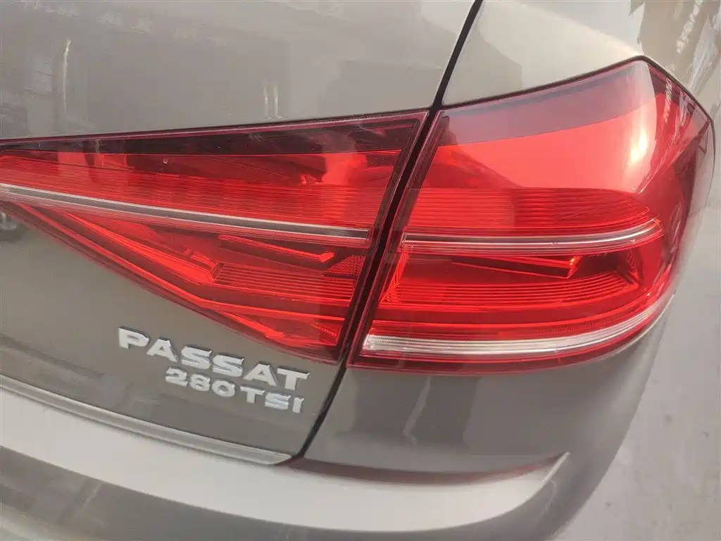 Volkswagen Passat 2017 — фото 8