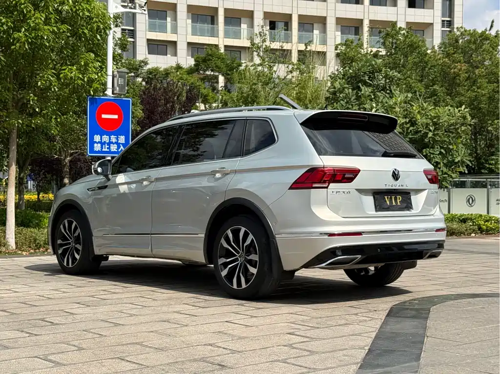 Volkswagen Tiguan L 2021 — фото 9