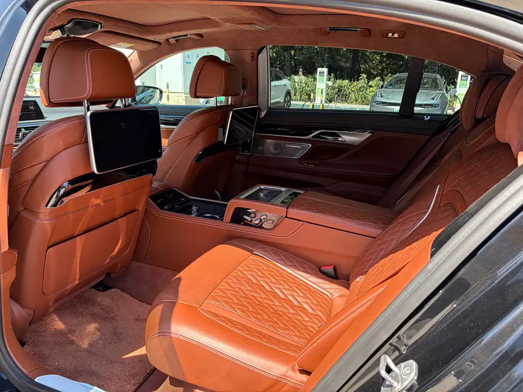 BMW 7 Series 2022 — фото 17