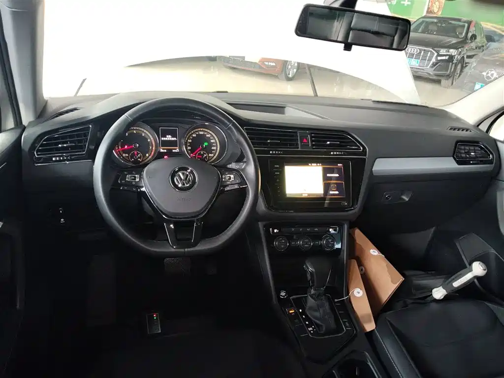 Volkswagen Tiguan L 2020 — фото 6