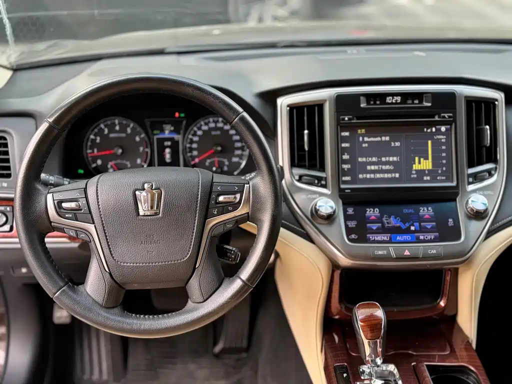 Toyota Crown 2016 — фото 13