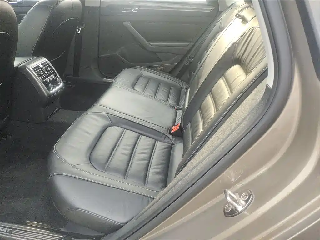 Volkswagen Passat 2017 — фото 17