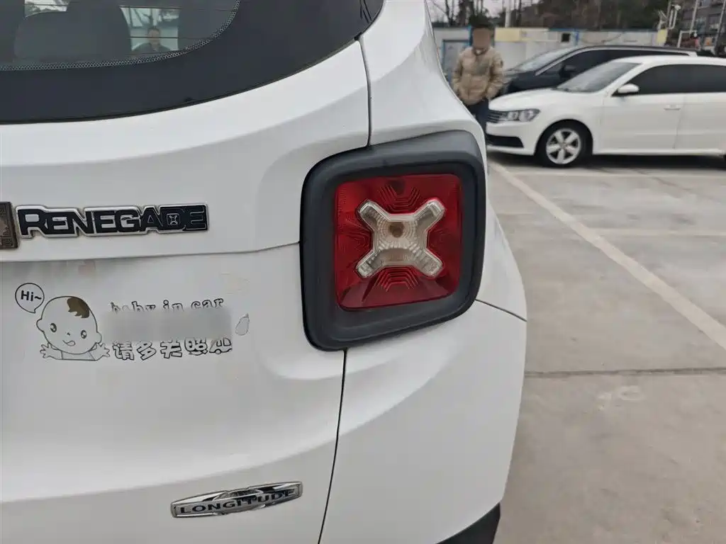 Jeep Renegade 2017 — фото 24