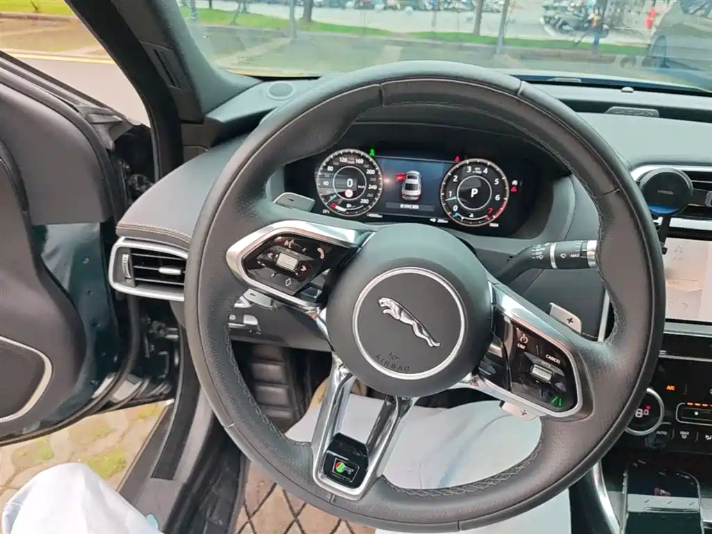 Jaguar XEL 2022 — фото 10
