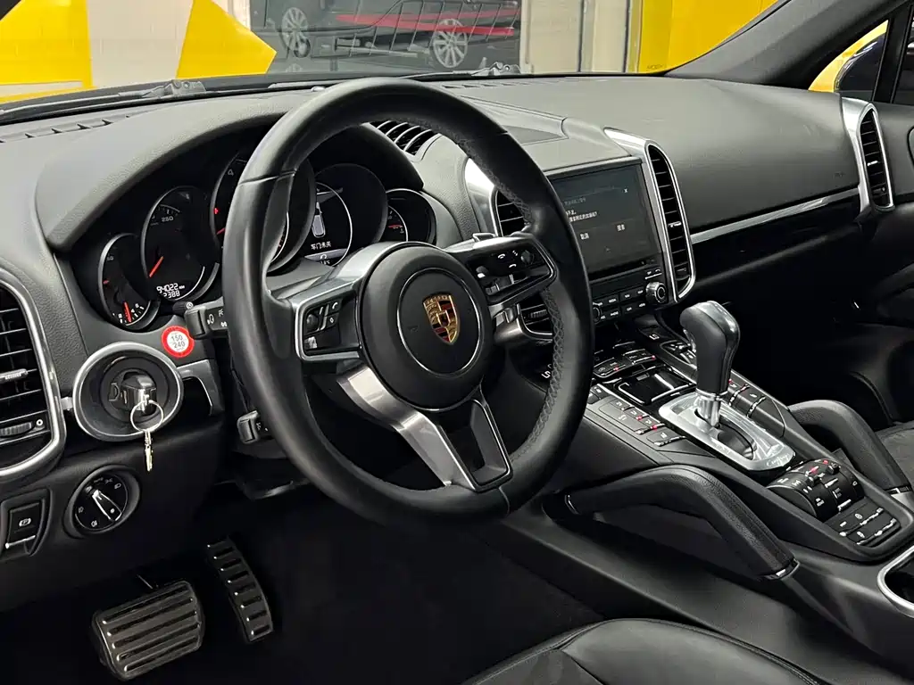 Porsche Cayenne 2018 — фото 7