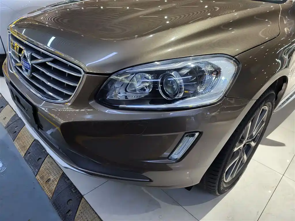 Volvo XC60 2018 — фото 24