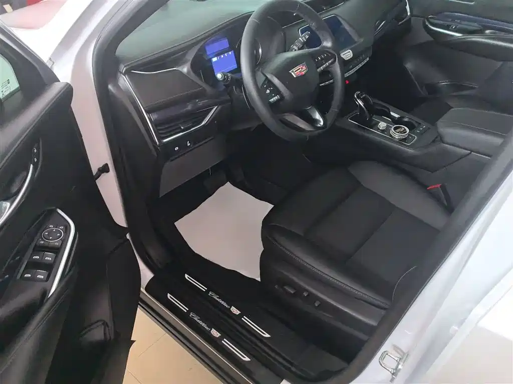 Cadillac XT4 2022 — фото 12