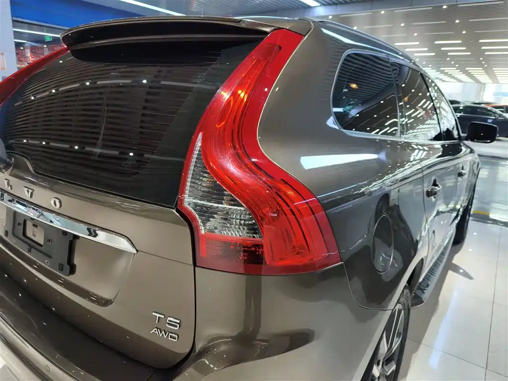 Volvo XC60 2018 — фото 8