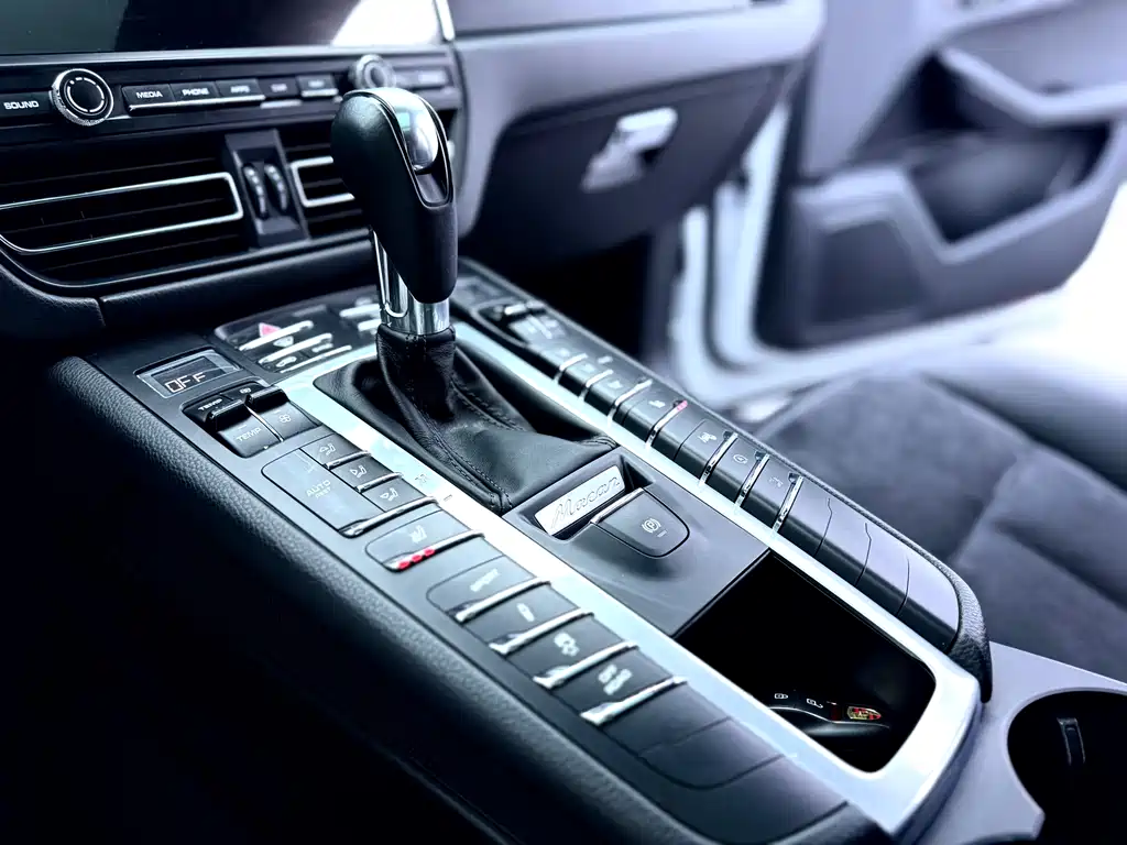Porsche Macan 2020 — фото 24
