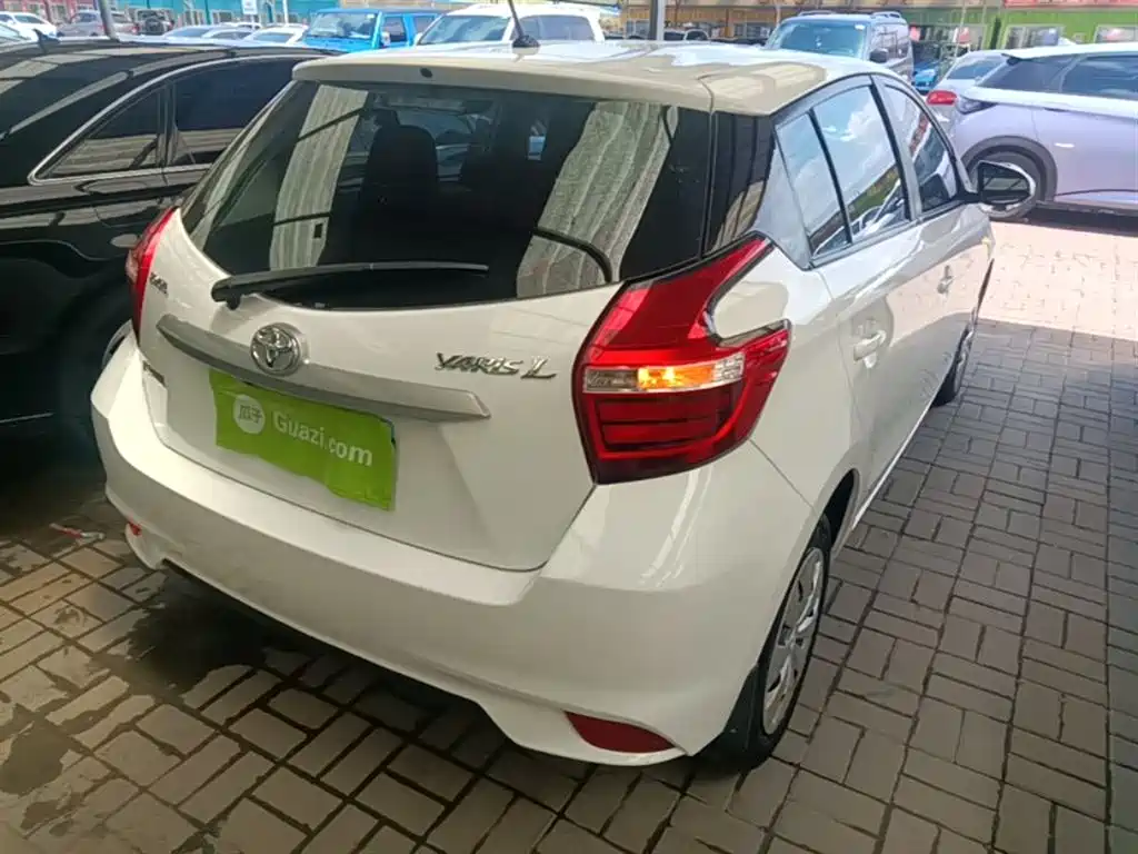 Toyota Yaris L 2017 — фото 7
