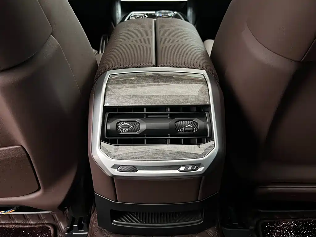 BMW 7 Series 2024 — фото 13